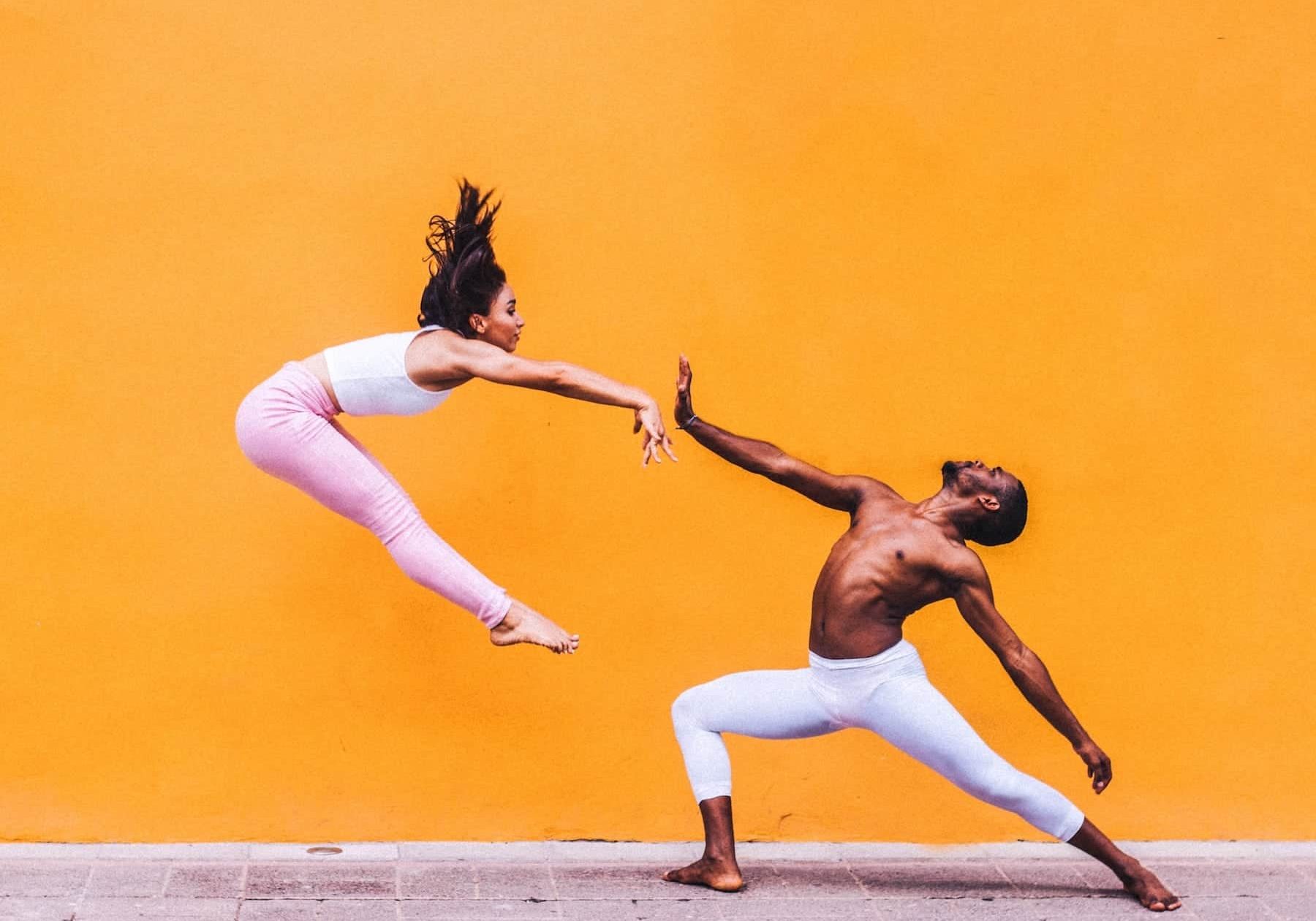 dancing couple perla-de-los-santos-660437-unsplash lower res